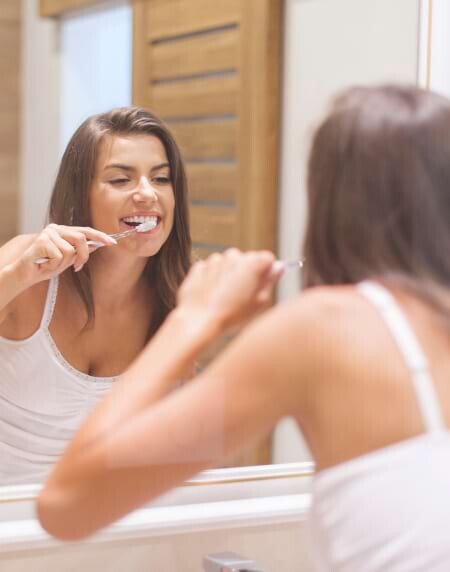 Gingivitis? Parodontitis? So erkennen Sie den Unterschied & sch&uuml;tzen Ihre Z&auml;hne