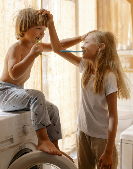 Zahnpflege f&uuml;r Kinder: Wie Eltern ihre Kinder dazu motivieren k&ouml;nnen, regelm&auml;ssig ihre Z&auml;hne zu putzen und eine gute Mundhygiene zu pflegen